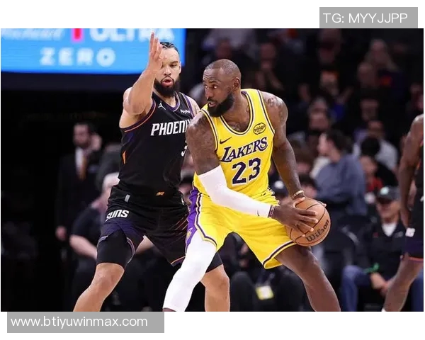 邓恩称布克与狄龙如冰火组合前者冷酷无情后者充满活力展现完美对比